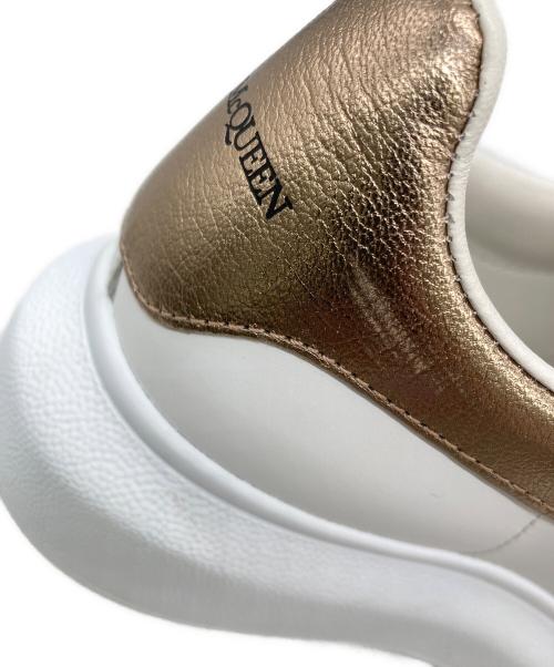 ALEXANDER McQUEEN（アレキサンダーマックイーン）ALEXANDER McQUEEN (アレキサンダーマックイーン) オーバーサイズドスニーカー ホワイト×メタリック サイズ:36の古着・服飾アイテム
