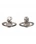 Vivienne Westwood (ヴィヴィアンウエストウッド) メイフェア バスレリーフ オーブ スタッズピアス：12000円