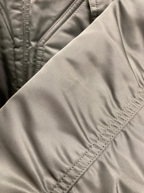 ALPHA INDUSTRIES（アルファインダストリーズ）ALPHA INDUSTRIES (アルファインダストリーズ) フライトジャケット オリーブ サイズ:Lの古着・服飾アイテム