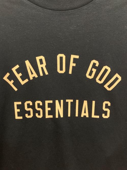 FOG ESSENTIALS（フィアオブゴッド エッセンシャル）FOG ESSENTIALS (フィアオブゴッド エッセンシャル) ESSENTIALS (エッセンシャルズ) プリントTシャツ ブラック サイズ:Ｍの古着・服飾アイテム