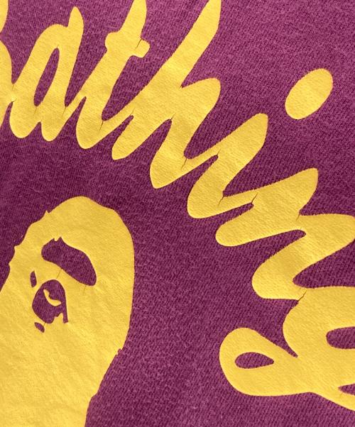 A BATHING APE（アベイシングエイプ）A BATHING APE (アベイシングエイプ) プリント半袖スウェットTシャツ パープル サイズ:Lの古着・服飾アイテム