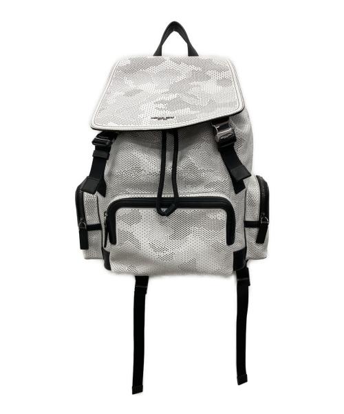 MICHAEL KORS（マイケルコース）MICHAEL KORS (マイケルコース) Henry Camo Perforated Leather Backpack ホワイトの古着・服飾アイテム