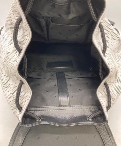 MICHAEL KORS（マイケルコース）MICHAEL KORS (マイケルコース) Henry Camo Perforated Leather Backpack ホワイトの古着・服飾アイテム