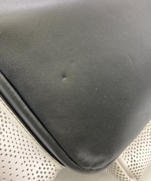 MICHAEL KORS（マイケルコース）MICHAEL KORS (マイケルコース) Henry Camo Perforated Leather Backpack ホワイトの古着・服飾アイテム