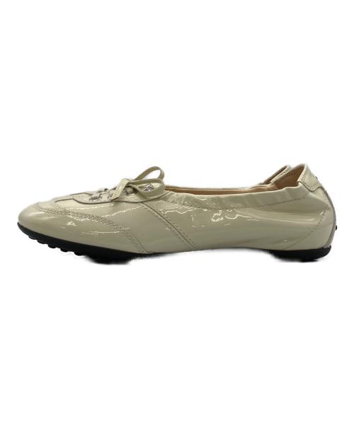 TOD'S（トッズ）TOD'S (トッズ) エナメルシューズ クリーム サイズ:35の古着・服飾アイテム