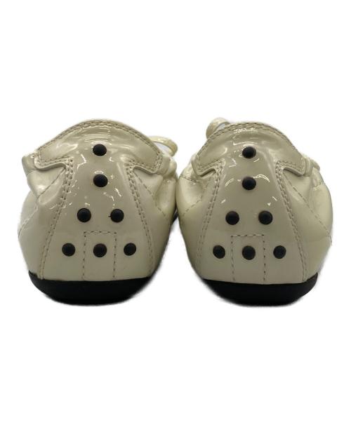 TOD'S（トッズ）TOD'S (トッズ) エナメルシューズ クリーム サイズ:35の古着・服飾アイテム