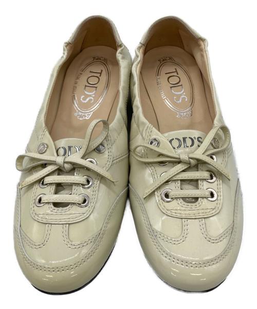 TOD'S（トッズ）TOD'S (トッズ) エナメルシューズ クリーム サイズ:35の古着・服飾アイテム
