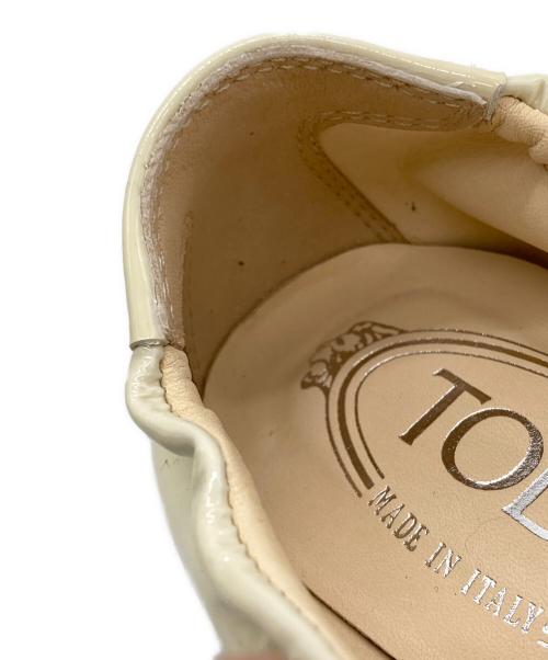 TOD'S（トッズ）TOD'S (トッズ) エナメルシューズ クリーム サイズ:35の古着・服飾アイテム