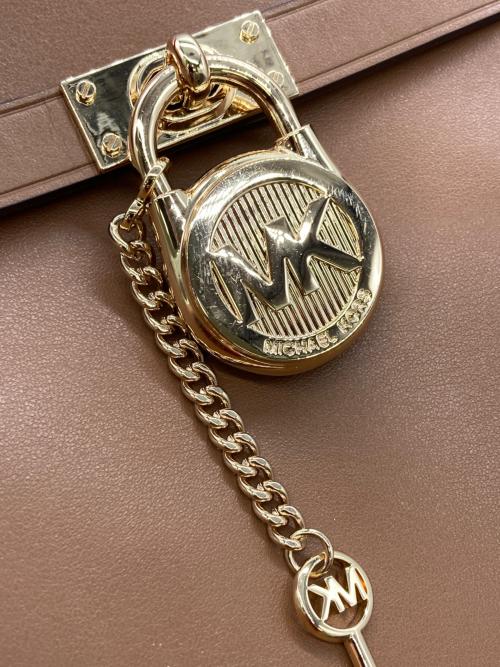 MICHAEL KORS（マイケルコース）MICHAEL KORS (マイケルコース) ハミルトン レガシー メッセンジャー ミディアム ブラウンの古着・服飾アイテム