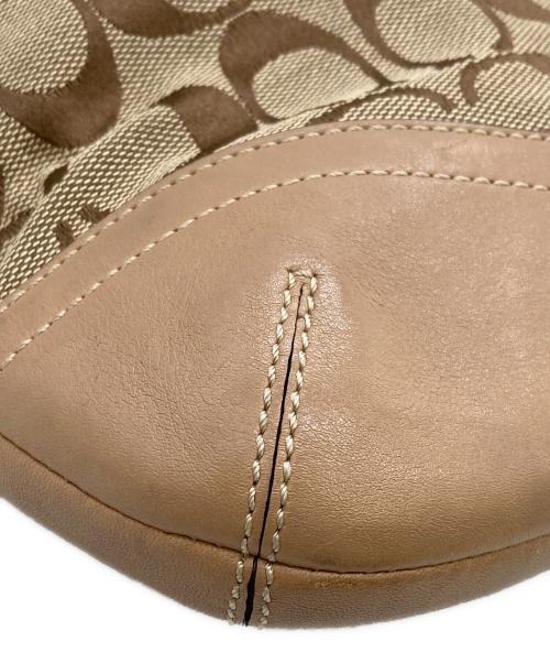 COACH（コーチ）COACH (コーチ) シグネチャー柄 ソーホー ソフトダッフル ショルダーバッグの古着・服飾アイテム