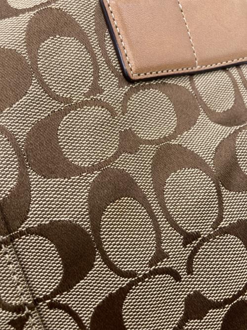 COACH（コーチ）COACH (コーチ) シグネチャー柄 ソーホー ソフトダッフル ショルダーバッグの古着・服飾アイテム