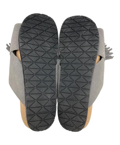 MINNETONKA（ミネトンカ）MINNETONKA (ミネトンカ) クロスベルトサンダル グレー サイズ:9M 未使用品の古着・服飾アイテム