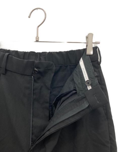 MARKAWARE（マーカウェア）MARKAWARE (マーカウェア) CLASSIC FIT DOUBLE PLEATED TROUSERS ORGANIC WOOL 2/80 TROPICAL ブラック サイズ:1の古着・服飾アイテム