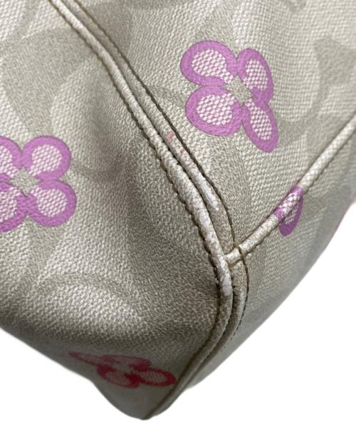 COACH（コーチ）COACH (コーチ) ペイトン シグネチャー ライトカーキ マルチカラーの古着・服飾アイテム