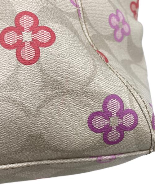 COACH（コーチ）COACH (コーチ) ペイトン シグネチャー ライトカーキ マルチカラーの古着・服飾アイテム