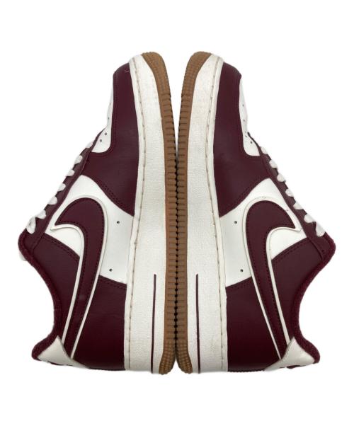 NIKE（ナイキ）NIKE (ナイキ) AIR FORCE 1 '07 LOW ホワイト×ボルドー サイズ:25.0の古着・服飾アイテム