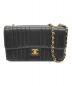 CHANEL（シャネル）の古着「ゴールドチェーンショルダーバッグ」｜ブラック