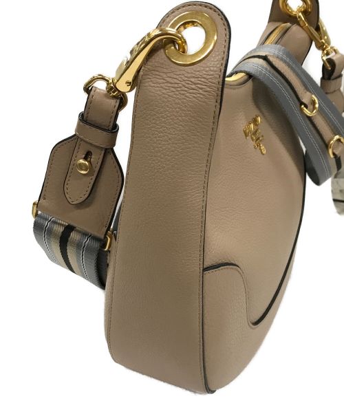 PRADA（プラダ）PRADA (プラダ) ショルダーバッグ ベージュ サイズ:実寸サイズにてご確認ください。の古着・服飾アイテム