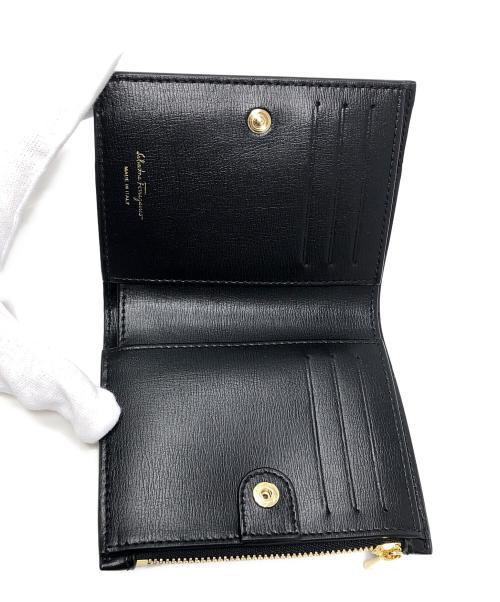 Salvatore Ferragamo（サルヴァトーレ フェラガモ）Salvatore Ferragamo (サルヴァトーレ フェラガモ) 2つ折り財布 ブラック サイズ:実寸サイズにてご確認ください。の古着・服飾アイテム