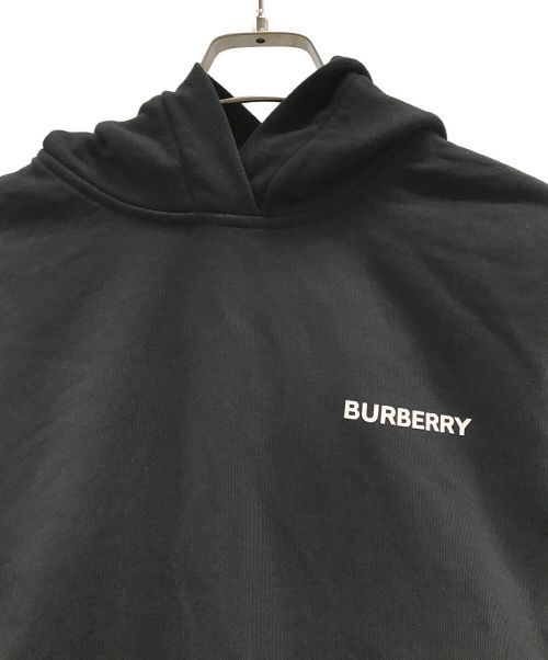 BURBERRY（バーバリー）BURBERRY (バーバリー) プルオーバーパーカー HOSPERY SQUARE PRINT COTTON HOODIE（ホースフェリースクエアプリントコットンフーディー） ブラック サイズ:Mの古着・服飾アイテム