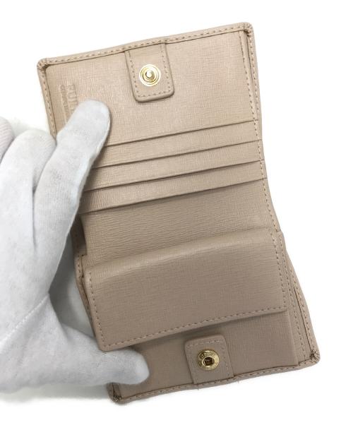 FURLA（フルラ）FURLA (フルラ) 2つ折り財布 ピンクベージュ サイズ:実寸サイズにてご確認ください。の古着・服飾アイテム