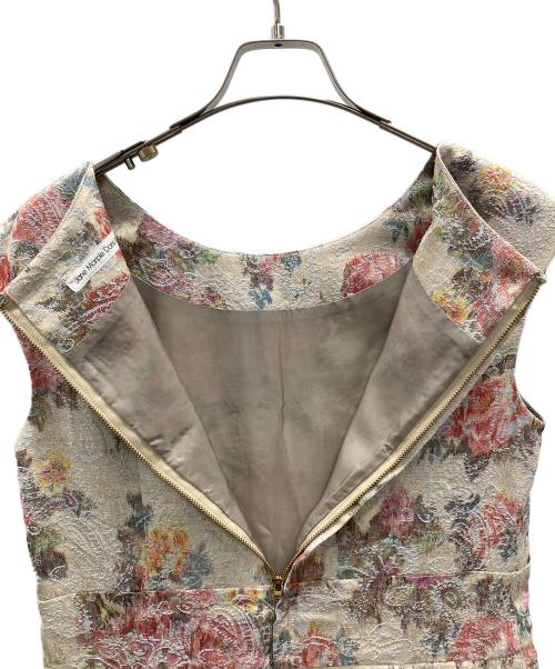 Jane Marple Dans Le Salon（ジェーンマープルネザーランドル サロン）Jane Marple Dans Le Salon (ジェーンマープルネザーランドル サロン) ノースリーブワンピース 花柄 ベージュ系 サイズ:Mの古着・服飾アイテム