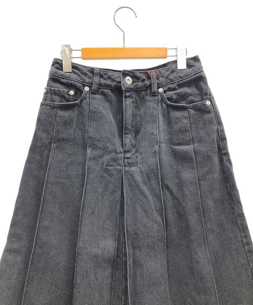 MAISON SPECIAL（メゾンスペシャル）MAISON SPECIAL (メゾンスペシャル) スカート Pleated Denim Skirt(プリーツデニムスカート) ブラック サイズ:38 未使用品の古着・服飾アイテム