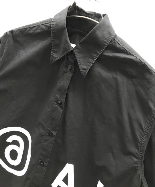 MM6 Maison Margiela（エムエムシックスメゾンマルジェラ）MM6 Maison Margiela (エムエムシックス メゾンマルジェラ) コットンシャツ リバースロゴプリント バックリボン ブラック サイズ:40号型：160/84Aの古着・服飾アイテム