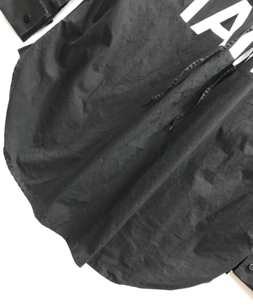 MM6 Maison Margiela（エムエムシックスメゾンマルジェラ）MM6 Maison Margiela (エムエムシックス メゾンマルジェラ) コットンシャツ リバースロゴプリント バックリボン ブラック サイズ:40号型：160/84Aの古着・服飾アイテム