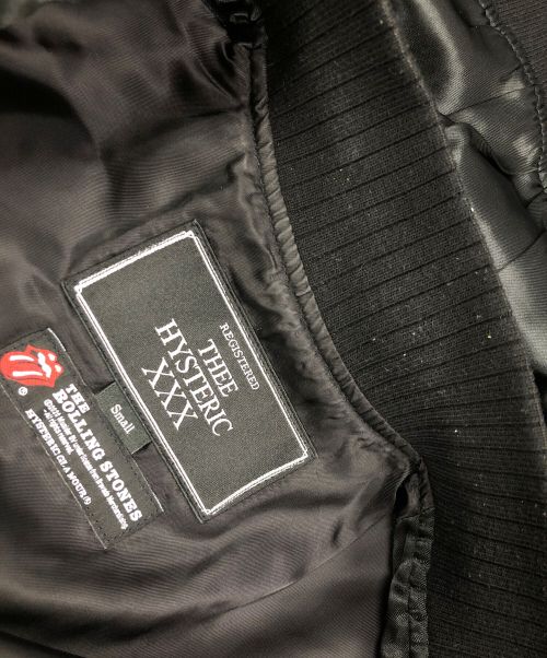 Thee Hysteric XXX（ジィ ヒステリックトリプルエックス）Thee Hysteric XXX (ジィ ヒステリックトリプルエックス) スタジャン/スカジャン LIPS＆TONGUE（リップスアンドタン）アップリケ スーベニアジャケット ブラック サイズ:Sの古着・服飾アイテム