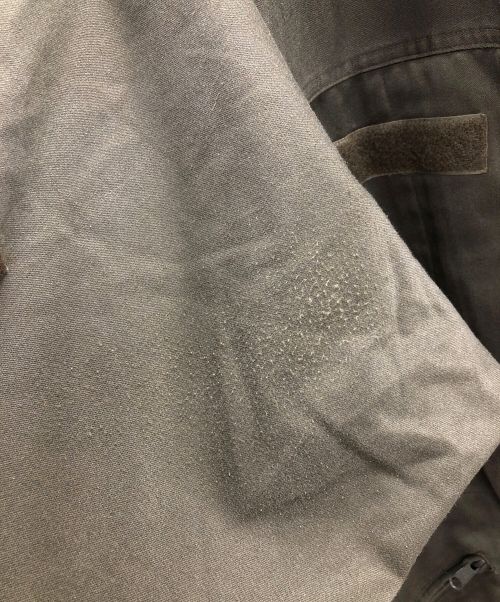 HEERESEIGENTUM（オーストリア軍）HEERESEIGENTUM (オーストリア軍) フィールドジャケット カーキ サイズ:不明の古着・服飾アイテム