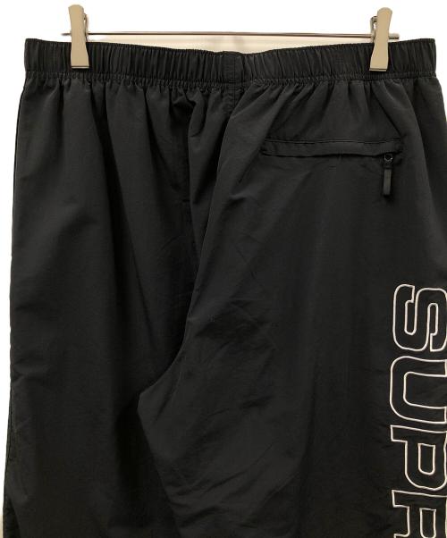 SUPREME（シュプリーム）SUPREME (シュプリーム) ナイロンパンツ Spellout Embroidered Track Pant（スペルアウト エンブロイダリー トラック パンツ） ブラック サイズ:XLargeの古着・服飾アイテム