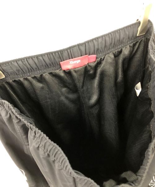 SUPREME（シュプリーム）SUPREME (シュプリーム) ナイロンパンツ Spellout Embroidered Track Pant（スペルアウト エンブロイダリー トラック パンツ） ブラック サイズ:XLargeの古着・服飾アイテム