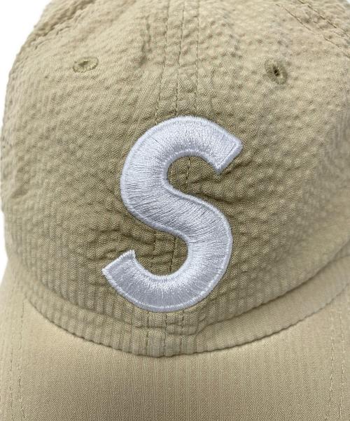 SUPREME（シュプリーム）SUPREME (シュプリーム) キャップ seersucker s logo 6-panel（シアサッカー エス ロゴ シックス パネル） ベージュ サイズ:実寸サイズにてご確認ください。の古着・服飾アイテム