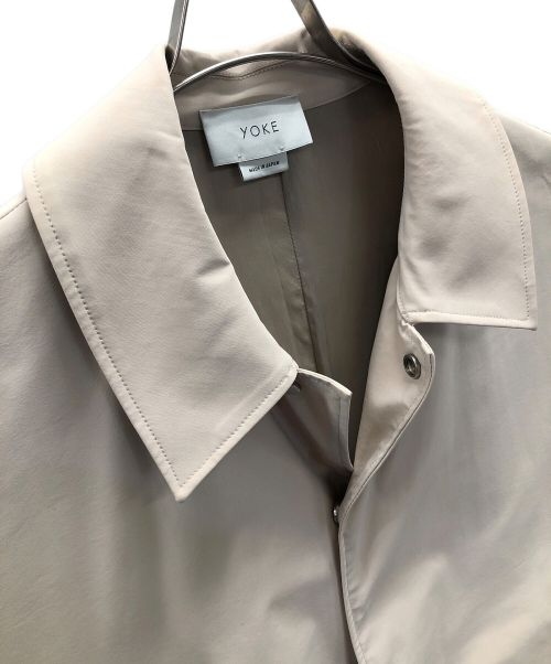 YOKE（ヨーク）YOKE (ヨーク) ステンカラーコート BALCOLLAR SHARE COAT（バルカラー シェア コート） ベージュ サイズ:Mの古着・服飾アイテム