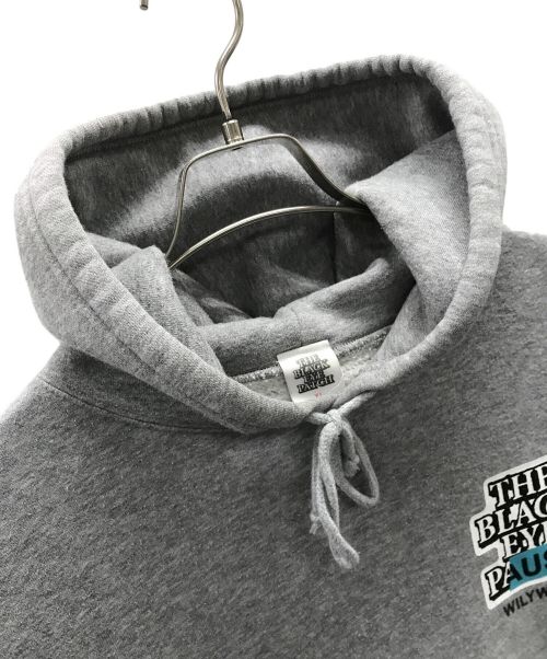 THE BLACK EYE PATCH（ブラックアイパッチ）THE BLACK EYE PATCH WILYWNKA (ウィリーウォンカ) パーカー WILYWNKA PAUSE TOUR 2019 HOODIE（ウィリーウォンカ ポーズ ツアー 2019 フーディ） グレー サイズ:XLの古着・服飾アイテム