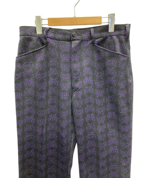 Needles（ニードルズ）Needles (ニードルズ) フレアパンツ　ブーツカットパンツ　総柄 ブラック×パープル サイズ:Mの古着・服飾アイテム