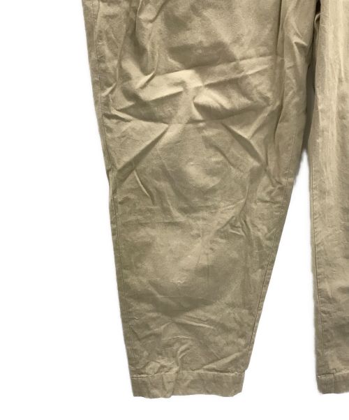 LOOPE（ルーペ）LOOPE (ルーペ) パンツ　OUTSIDE PLEATED TROUSERS（アウトサイドプリーツトラウザーズ） ベージュ サイズ:35の古着・服飾アイテム