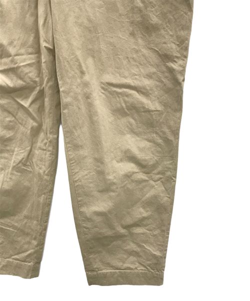 LOOPE（ルーペ）LOOPE (ルーペ) パンツ　OUTSIDE PLEATED TROUSERS（アウトサイドプリーツトラウザーズ） ベージュ サイズ:35の古着・服飾アイテム