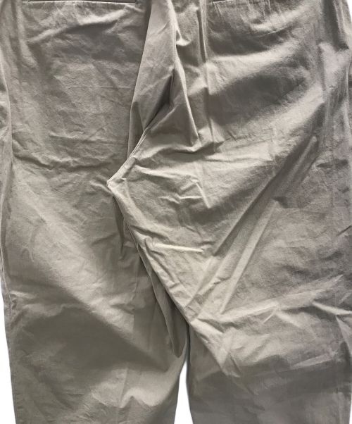 LOOPE（ルーペ）LOOPE (ルーペ) パンツ　OUTSIDE PLEATED TROUSERS（アウトサイドプリーツトラウザーズ） ベージュ サイズ:35の古着・服飾アイテム