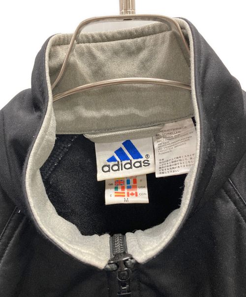 adidas（アディダス）adidas (アディダス) トラックジャケット　刺繍ロゴ ブラック×ブルー サイズ:Mの古着・服飾アイテム