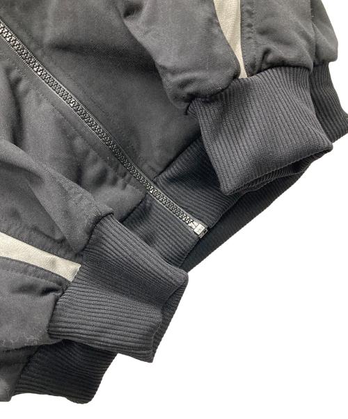 adidas（アディダス）adidas (アディダス) トラックジャケット　刺繍ロゴ ブラック×ブルー サイズ:Mの古着・服飾アイテム