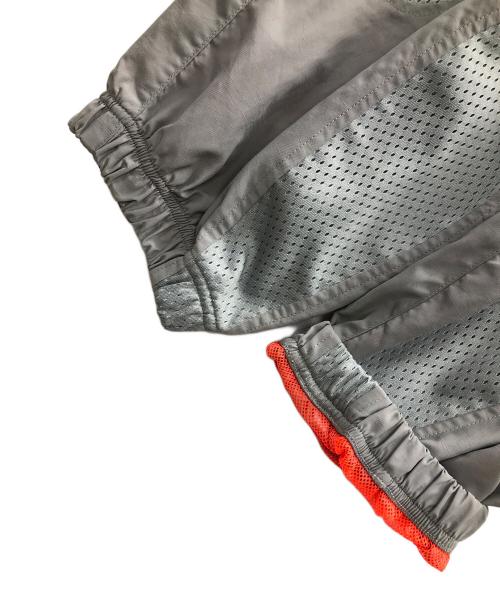 MAGIC STICK（マジックスティック）MAGIC STICK (マジックスティック) ナイロンパンツ VIRUS TRACK PANTS（ウイルス トラック パンツ） グレー サイズ:MEDIUMの古着・服飾アイテム