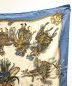 中古・古着 HERMES (エルメス) シルクスカーフ LES FETES DU ROI SOLEIL(レス フェット ドゥー ロワ ソレイユ) ブルー系 サイズ:実寸サイズにてご確認ください。：15000円