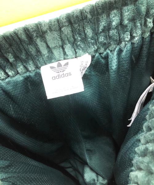 adidas（アディダス）adidas (アディダス) ベロアトラックパンツ  コンテンポ 3D グリーン サイズ:XLの古着・服飾アイテム