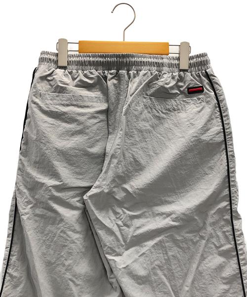 FUBU（フブ）FUBU (フブ) ナイロンパンツ TRACK PANTS(トラックパンツ) グレー サイズ:Lの古着・服飾アイテム