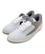 NIKEナイキ）の古着「スニーカー AIR JORDAN 2 RETRO LOW（エアジョーダン2レトロロー）」｜ベージュ×ホワイト