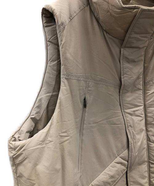 WILD THINGS（ワイルドシングス）WILD THINGS (ワイルドシングス) 中綿ベスト　モンスターパーカー ベージュ サイズ:ASIA Mの古着・服飾アイテム