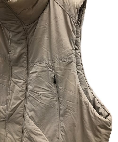 WILD THINGS（ワイルドシングス）WILD THINGS (ワイルドシングス) 中綿ベスト　モンスターパーカー ベージュ サイズ:ASIA Mの古着・服飾アイテム