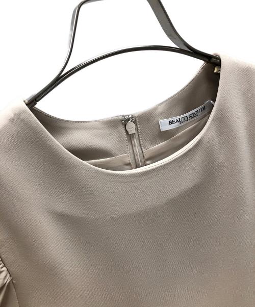 UNITED ARROWS BEAUTY&YOUTH（ユナイテッド アローズ ビューティアンドユース）UNITED ARROWS BEAUTY&YOUTH (ユナイテッド アローズ ビューティアンドユース) コンビボリュームスリーブ ワンピース ベージュ サイズ:M 未使用品の古着・服飾アイテム